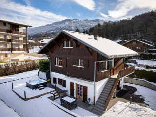 Vacances alpines en famille pour 10 avec jacuzzi et jardin