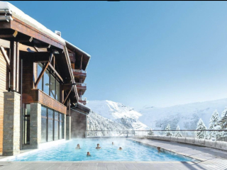 Appartement de charme en résidence 5* skis aux pieds avec piscine, jaccuzi, sauna, et hammam 